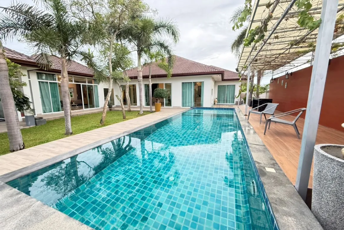5-Bedroom Pool Villa for Sale in Huay Yai — photo 1