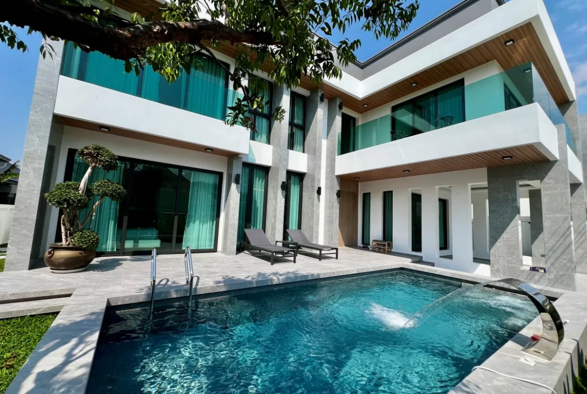 5-Bedroom Pool Villa for Sale in East Pattaya — photo 1