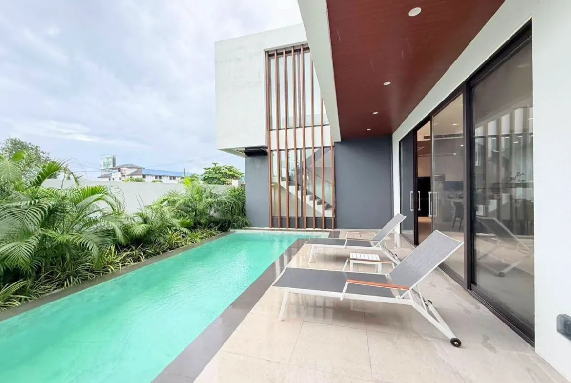 4-Bedroom Pool Villa for Sale in East Pattaya — photo 1