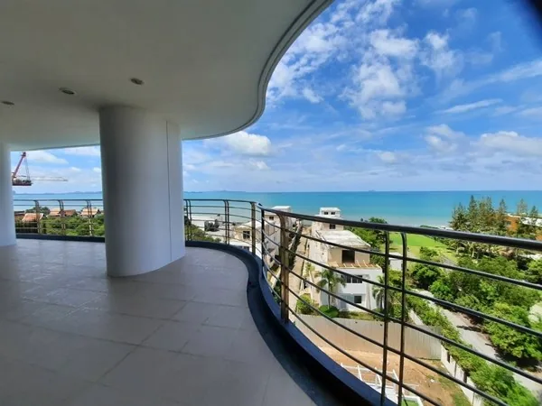 3-Bedroom Condo for Sale or Rent in Jomtien – La Royale Beach