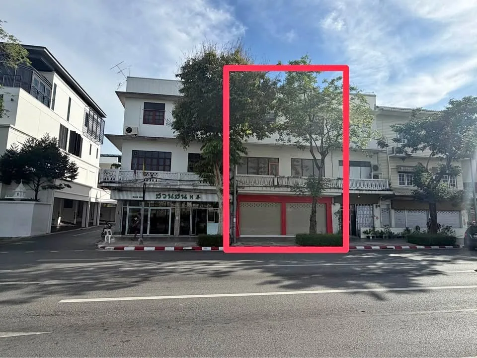 Rent shop house  (1 spacious main room / 4 bedrooms / 2 multi-purpose rooms / 3 bathrooms) at Dusit Bangkok — photo 2