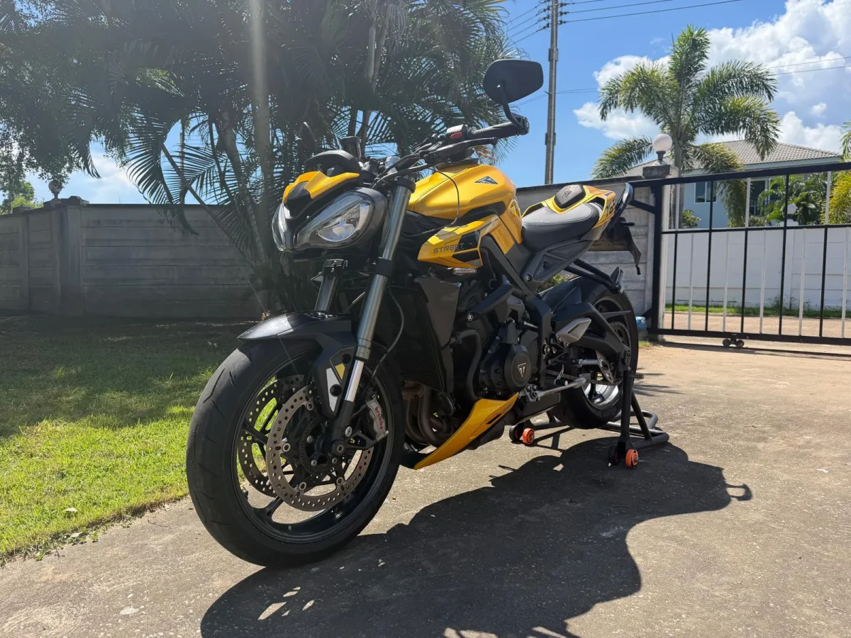 Triumph Street Triple 765RS (2024 model registered 2025) — photo 3