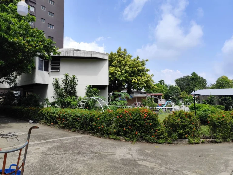Land for sale in a prime location, very close to a main road, Land with building at Sukhumvit สุขุมวิท 101  BTS Punnawithi ปุณณวิถี