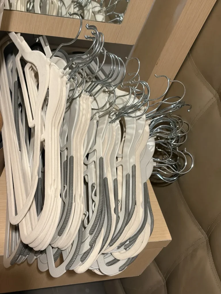 ไม้แขวนเสื้อกำมะหยี่ กันลื่น ล็อตใหญ่ ยกล็อต – Velvet Non-Slip Clothes Hangers, Bulk Lot