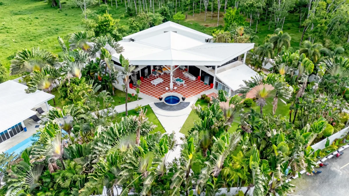 5 Private Pool Villas on 5,804 m2 Walled Chanote Estate – 18 Bedrooms – Sold Furnished with Thai Company – Thalang, Phuket — photo 2