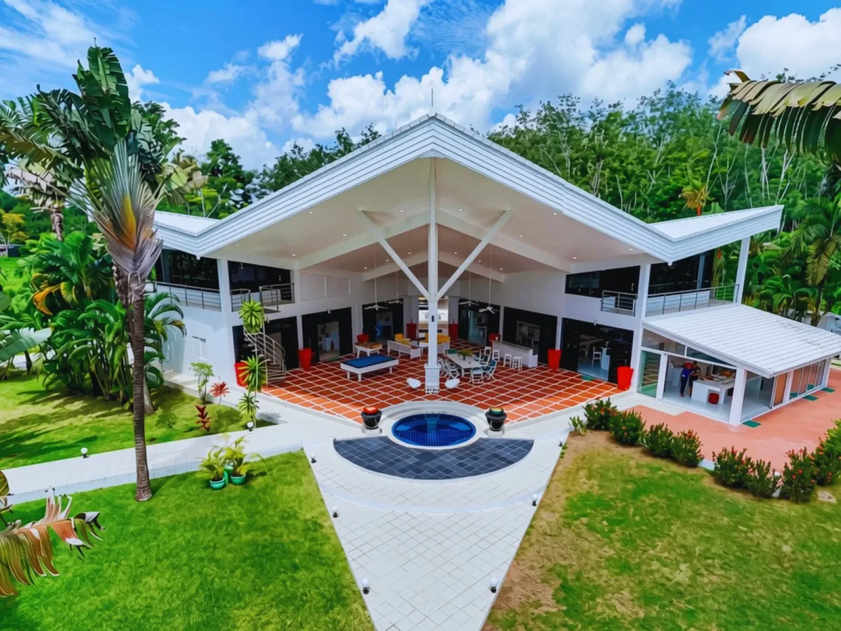 5 Private Pool Villas on 5,804 m2 Walled Chanote Estate – 18 Bedrooms – Sold Furnished with Thai Company – Thalang, Phuket — photo 3