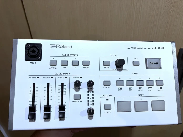 หายากเลิกผลิต Roland VR-1HD มิกเซอร์สตรีมมิ่ง AV | Rare Roland VR-1HD AV Streaming Mixer