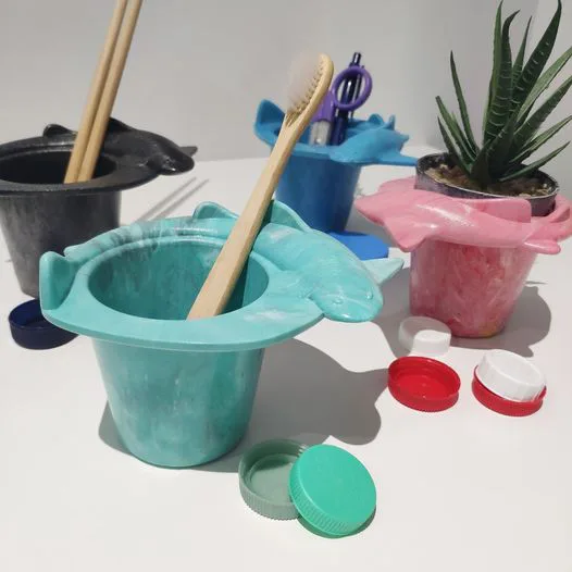 Plastic recycling project with unique souvenir designs — photo 3