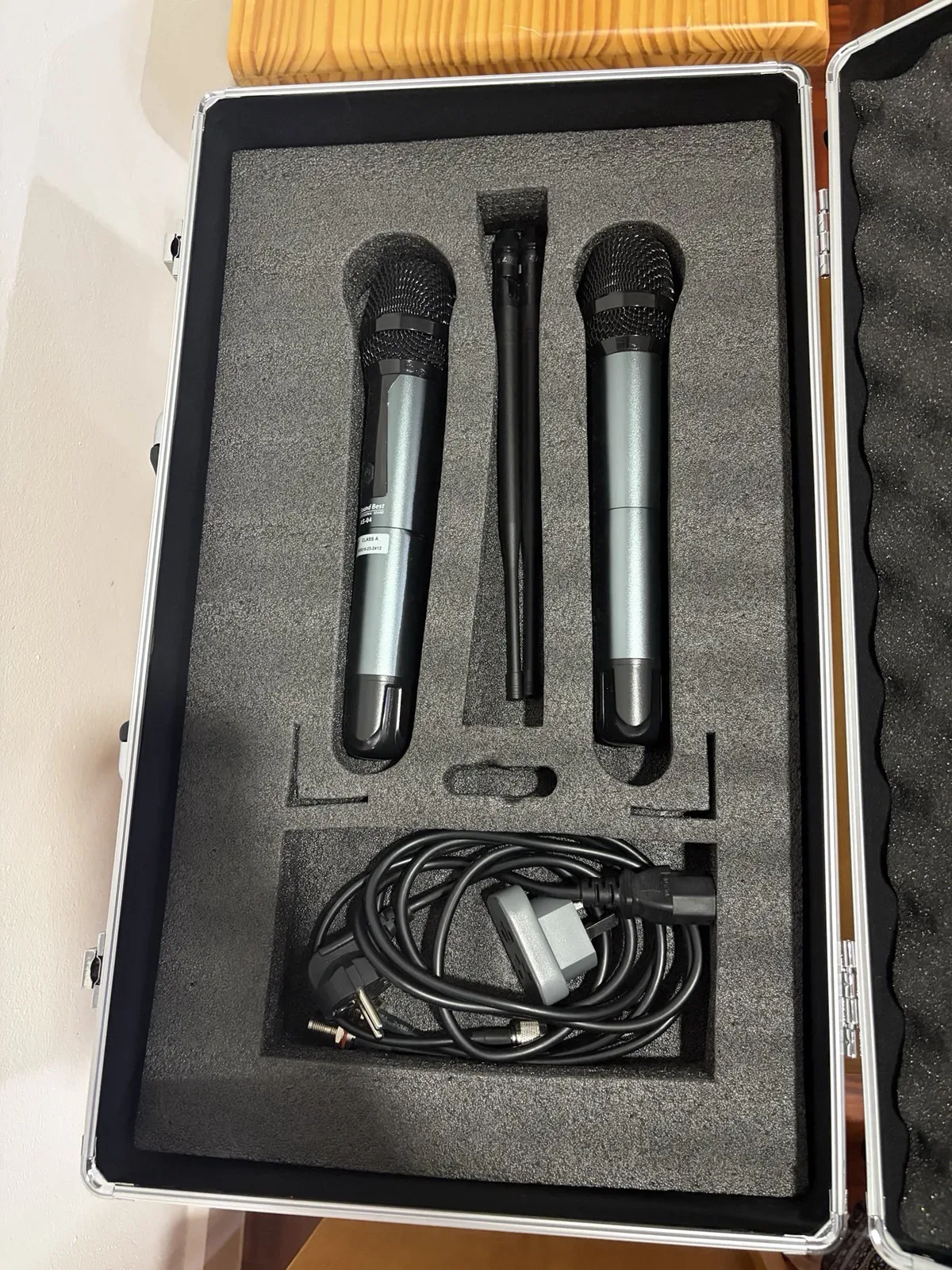 ไมค์ลอยคู่ Sound Best AS-04 ครบชุดพร้อมกล่อง | Dual UHF Mic Set — photo 1